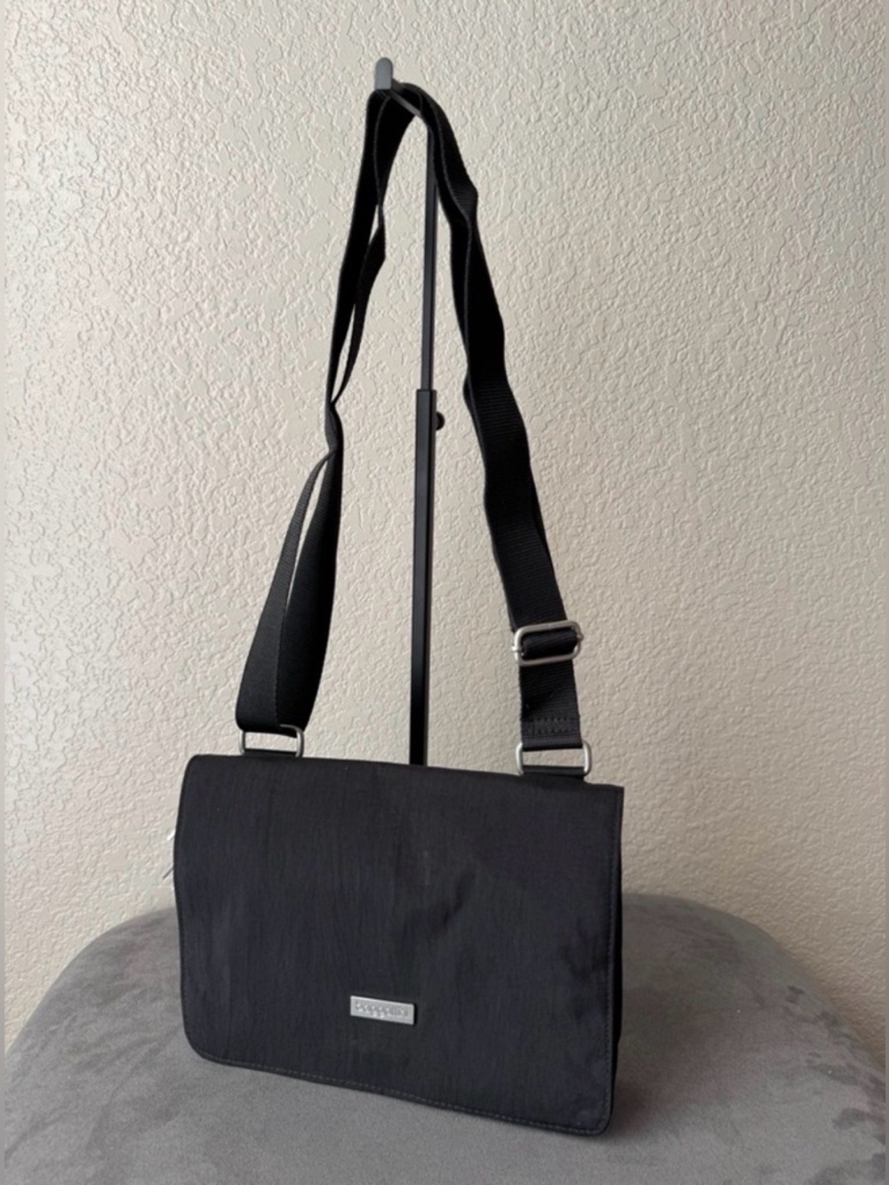 Baggallini Black Crossbody Messenger Bag Lightweight Travel Purse Nylon